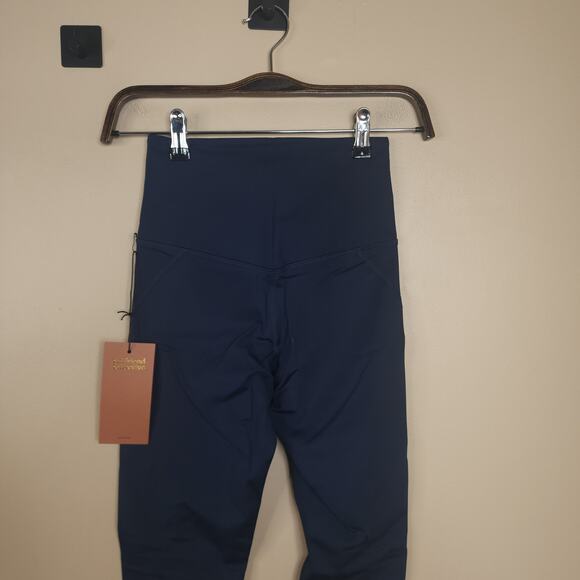 Girlfriend Collective Compressive High-Rise Legging in Midnight Size XS - Picture 5 of 7